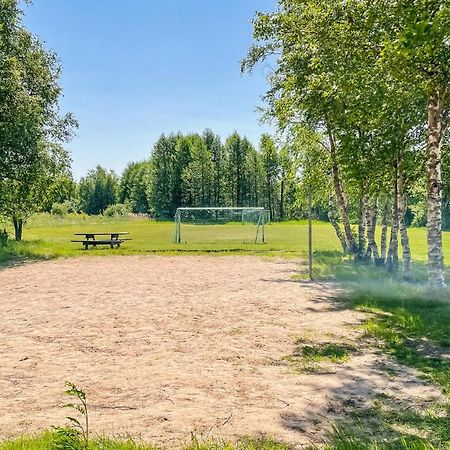 Cozy Home In Oerebro With Wifi Екстериор снимка