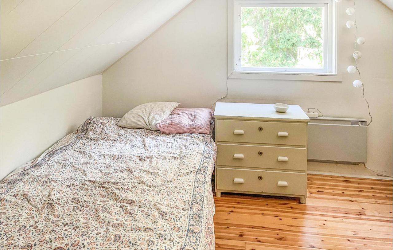 Cozy Home In Oerebro With Wifi Екстериор снимка