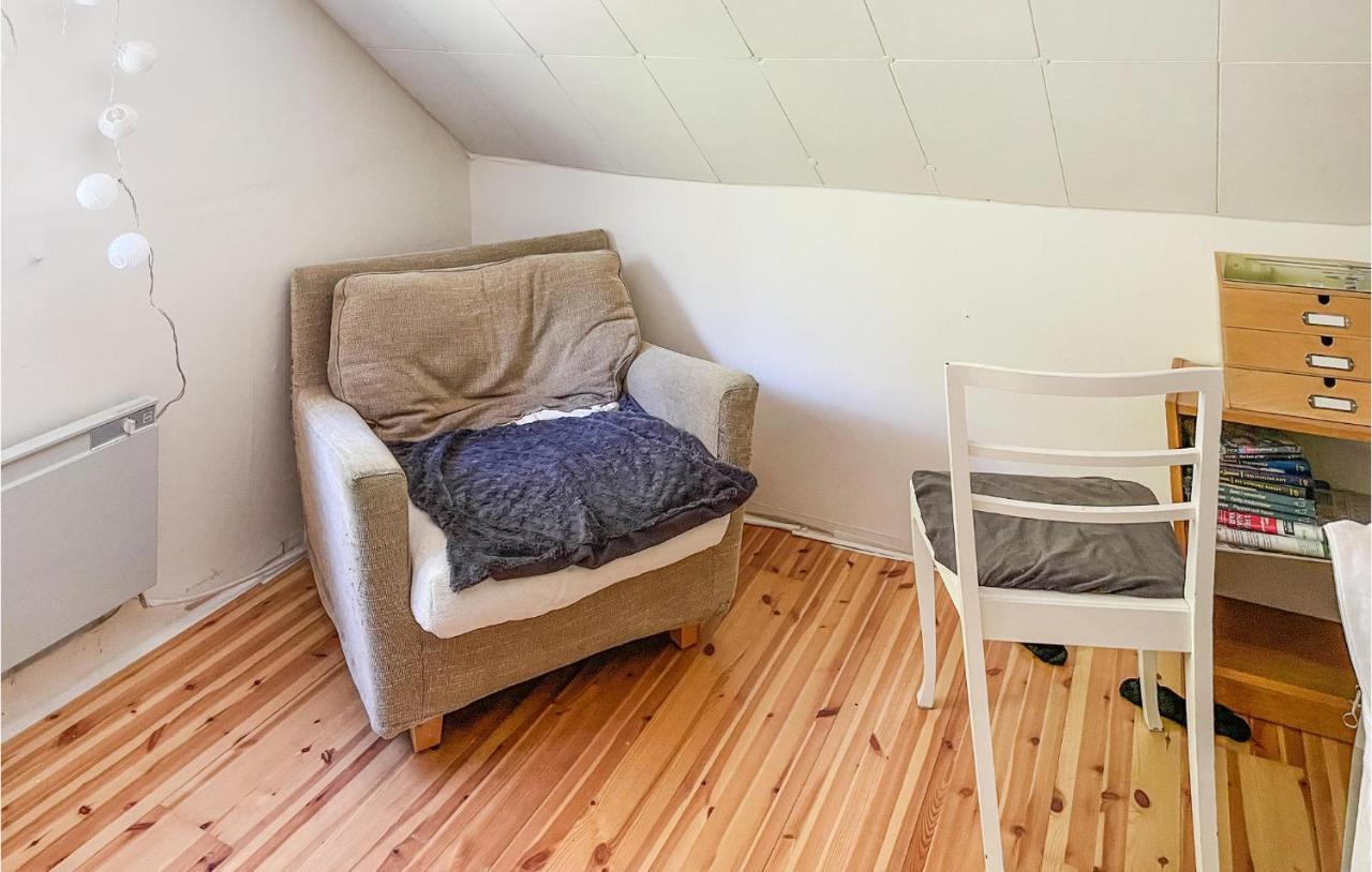 Cozy Home In Oerebro With Wifi Екстериор снимка