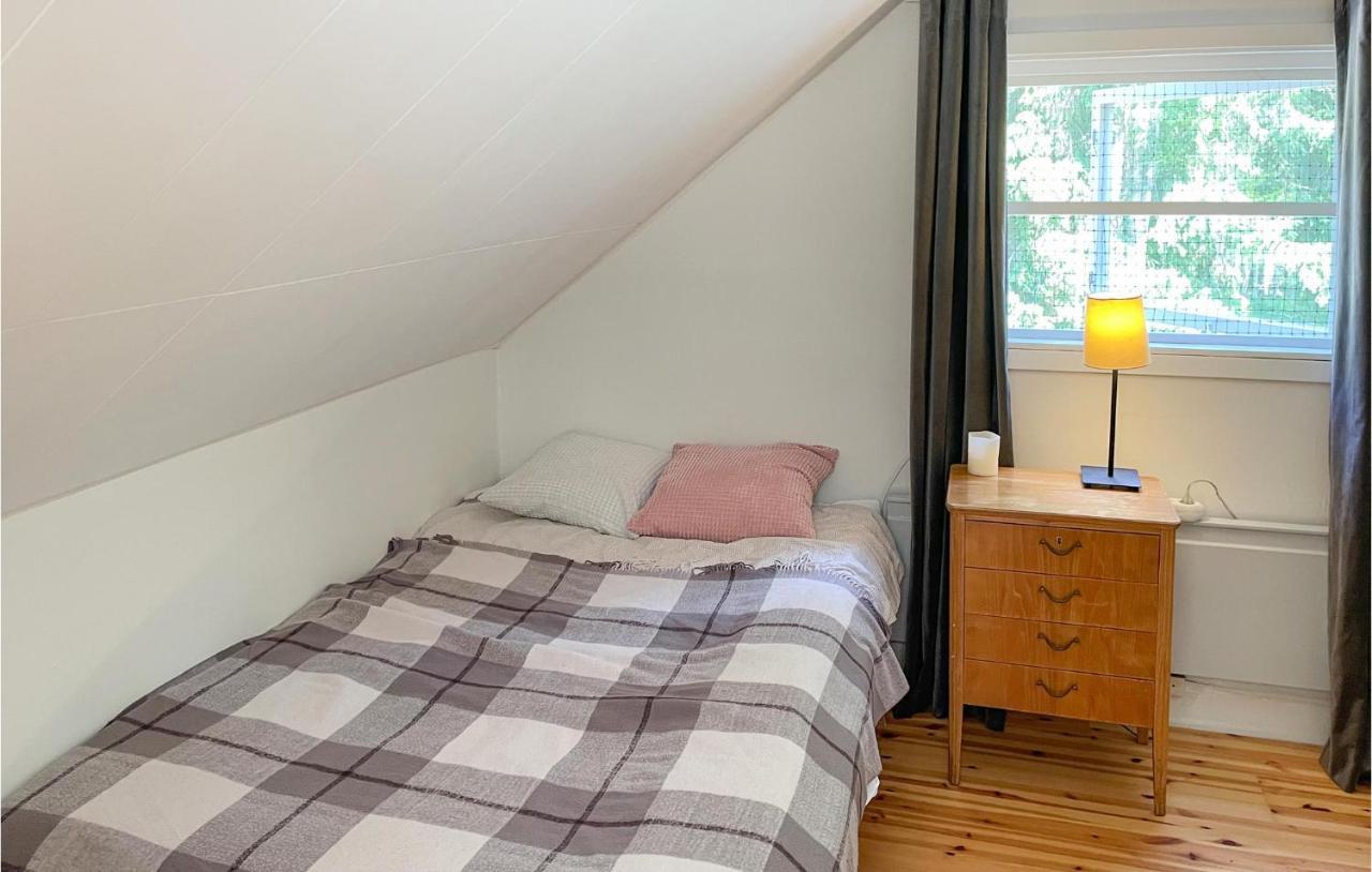 Cozy Home In Oerebro With Wifi Екстериор снимка