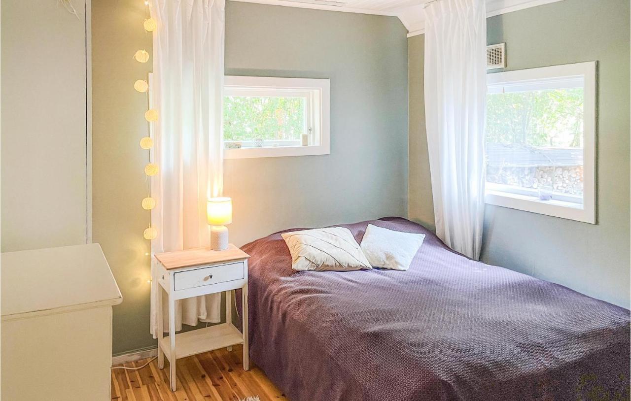Cozy Home In Oerebro With Wifi Екстериор снимка