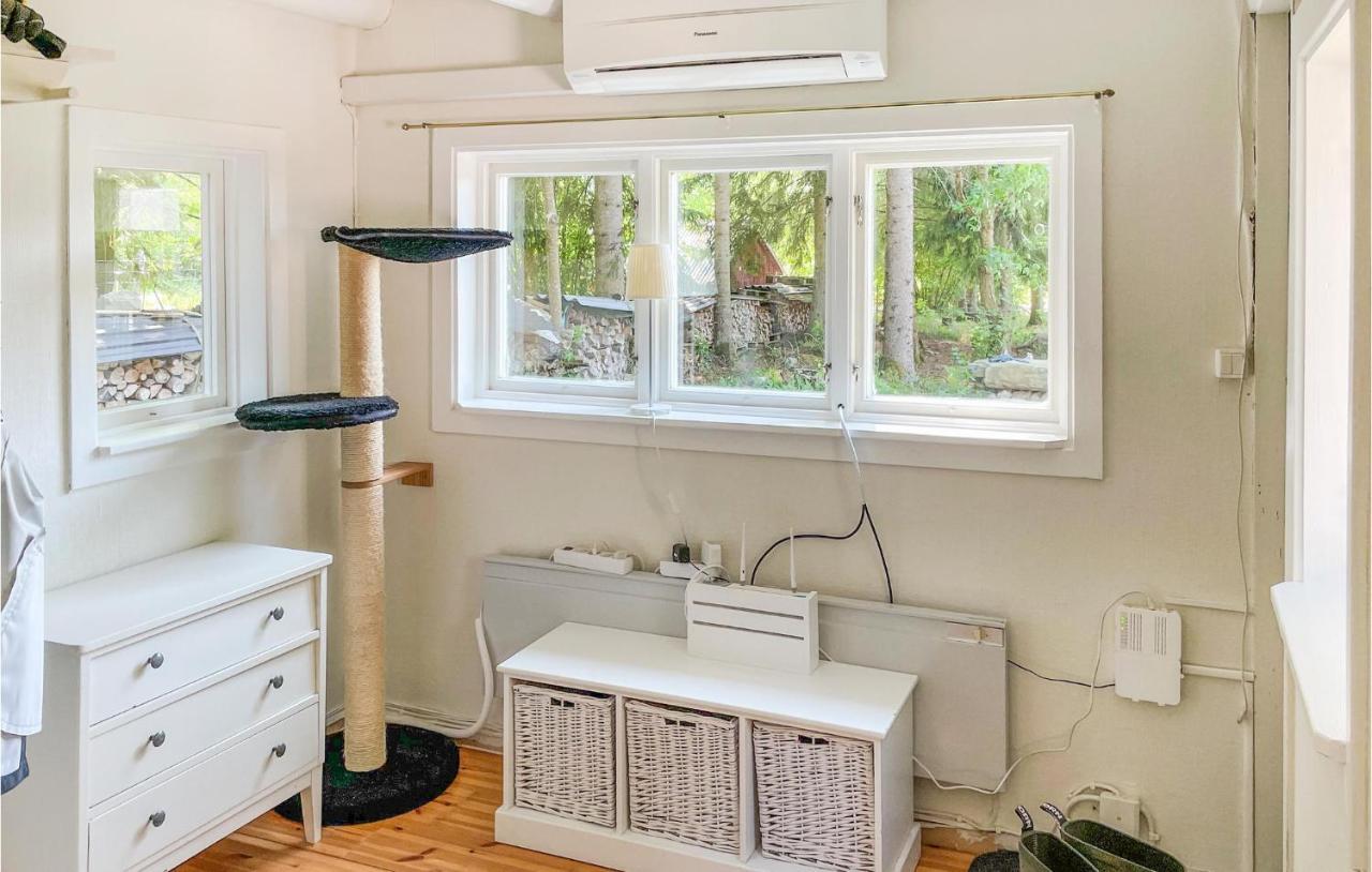 Cozy Home In Oerebro With Wifi Екстериор снимка