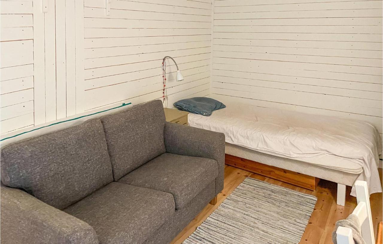 Cozy Home In Oerebro With Wifi Екстериор снимка