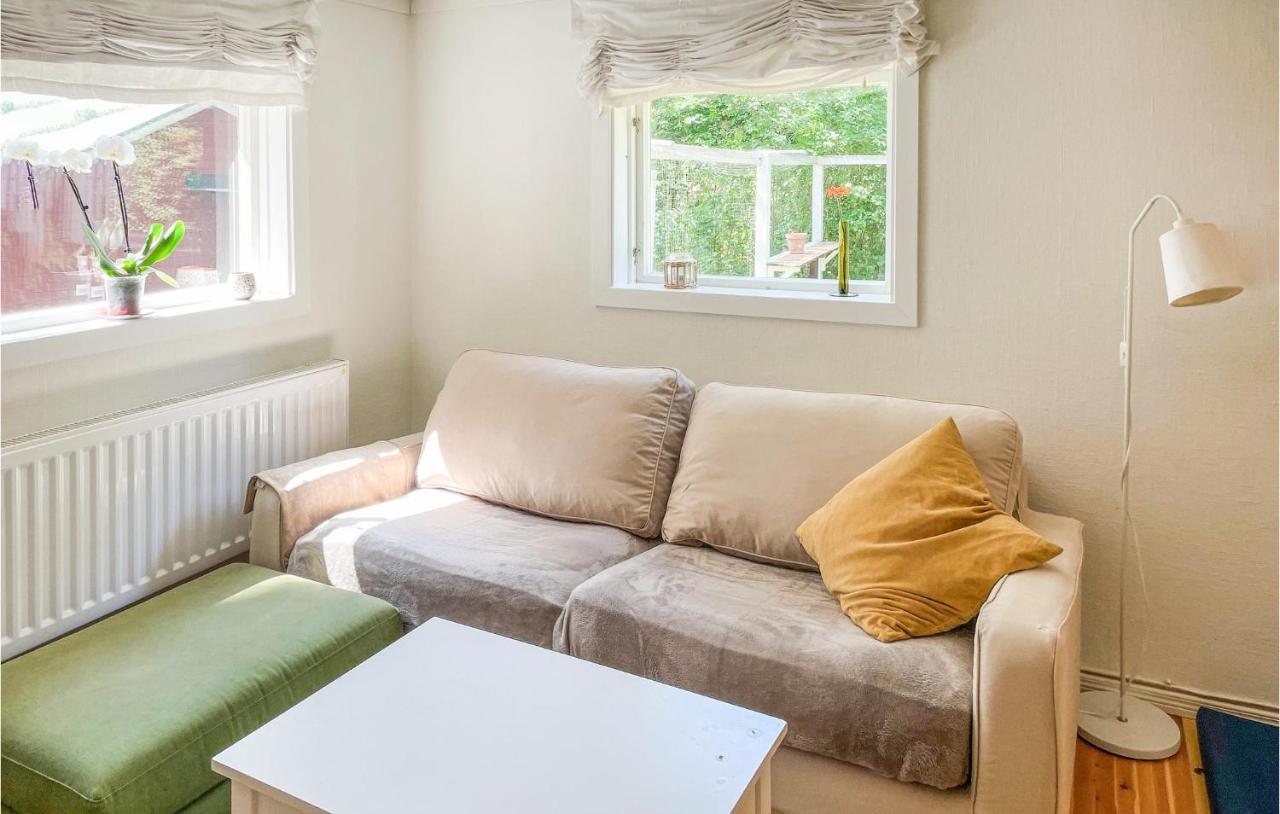 Cozy Home In Oerebro With Wifi Екстериор снимка
