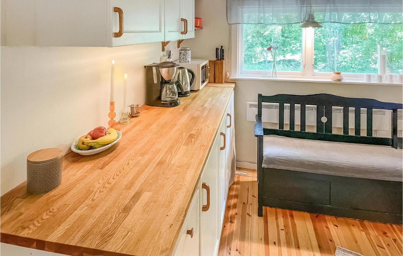Cozy Home In Oerebro With Wifi Екстериор снимка