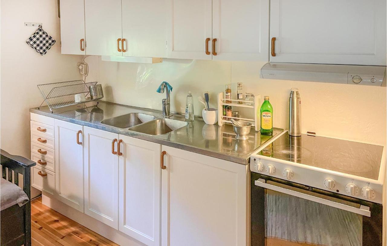 Cozy Home In Oerebro With Wifi Екстериор снимка