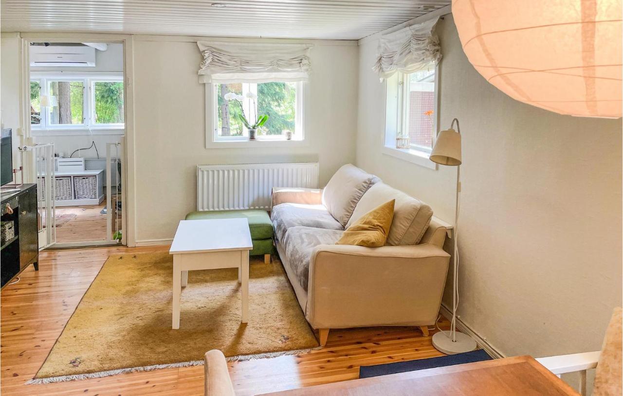 Cozy Home In Oerebro With Wifi Екстериор снимка