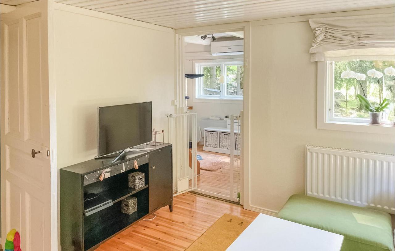 Cozy Home In Oerebro With Wifi Екстериор снимка