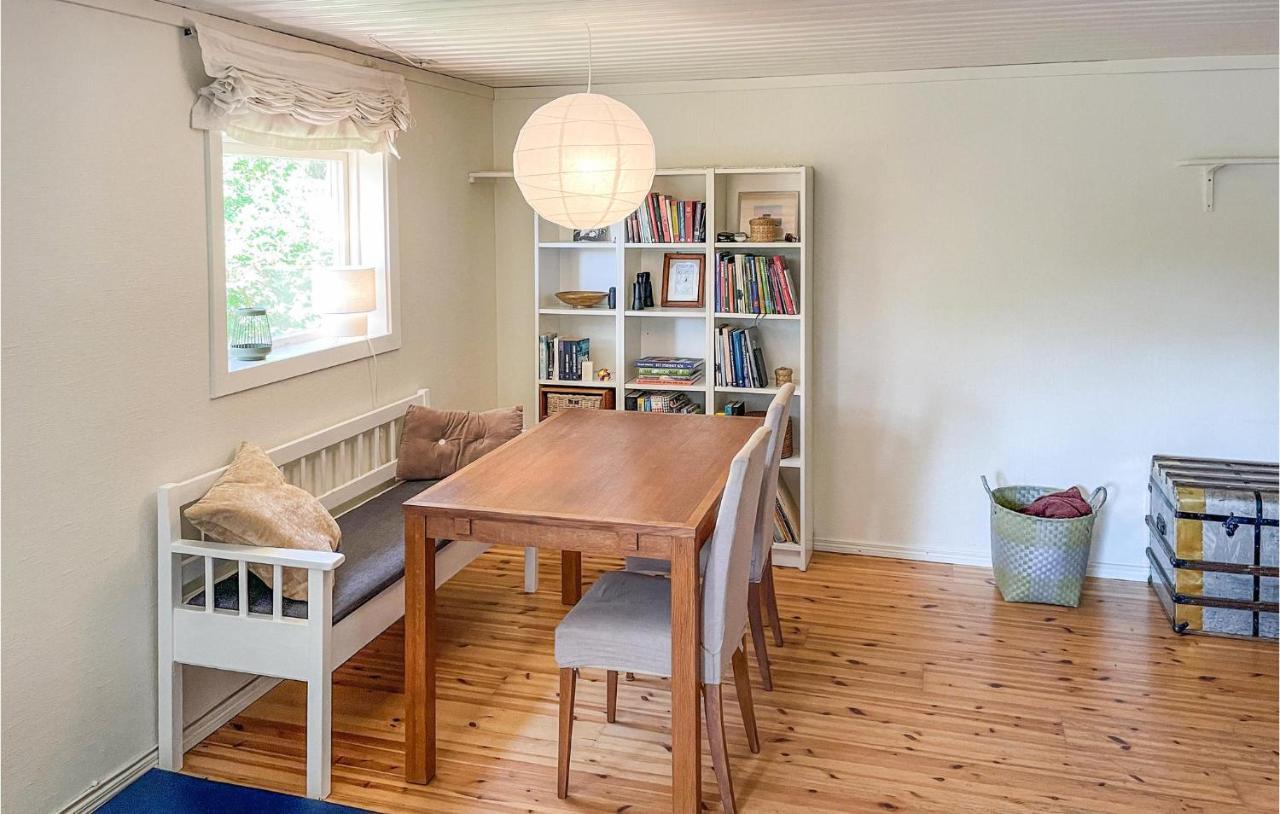 Cozy Home In Oerebro With Wifi Екстериор снимка