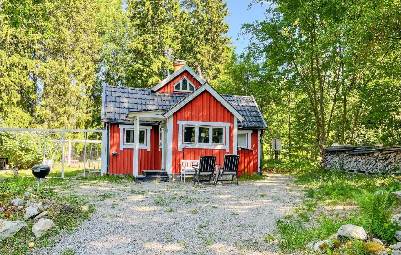 Cozy Home In Oerebro With Wifi Екстериор снимка