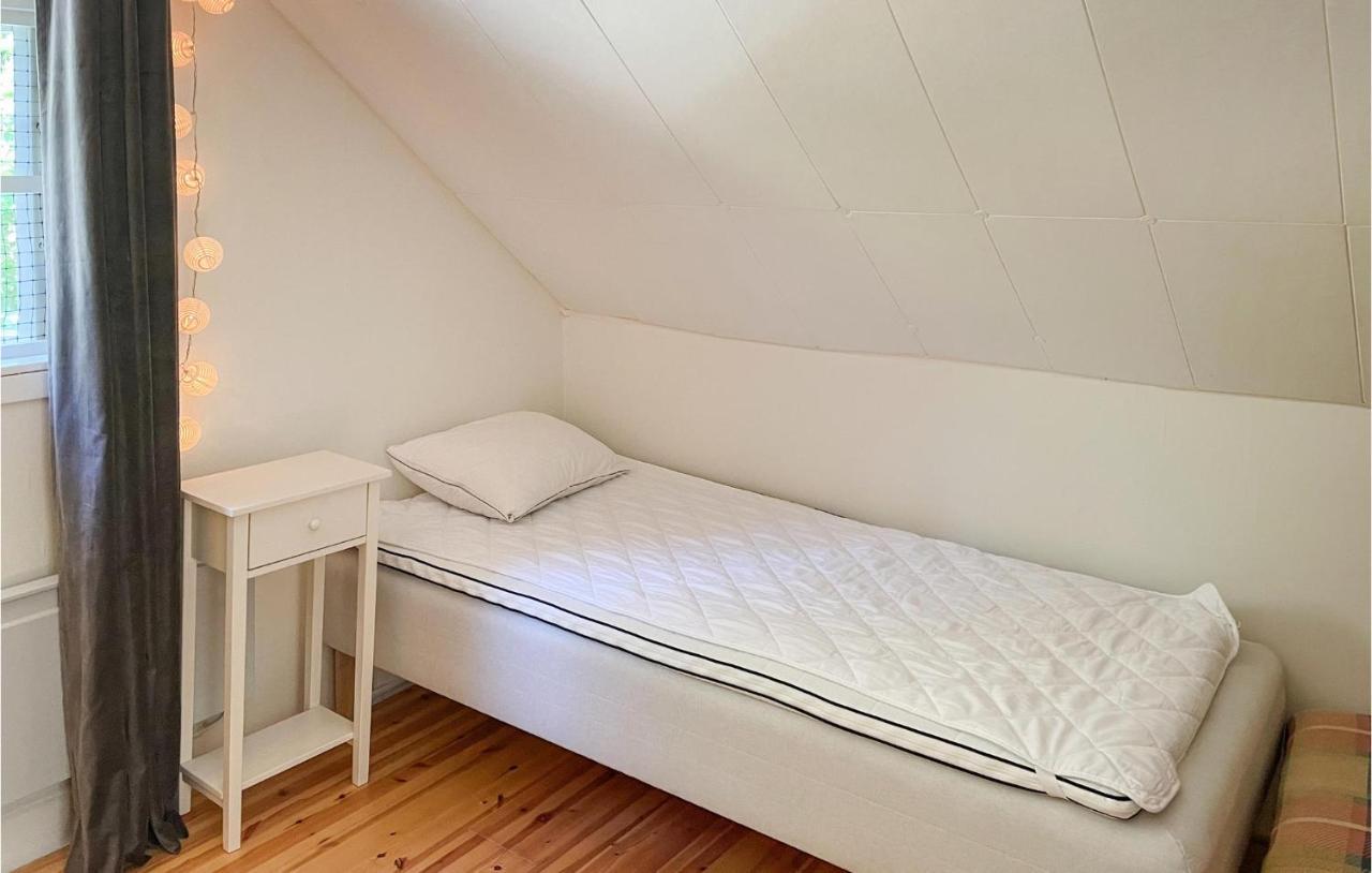 Cozy Home In Oerebro With Wifi Екстериор снимка